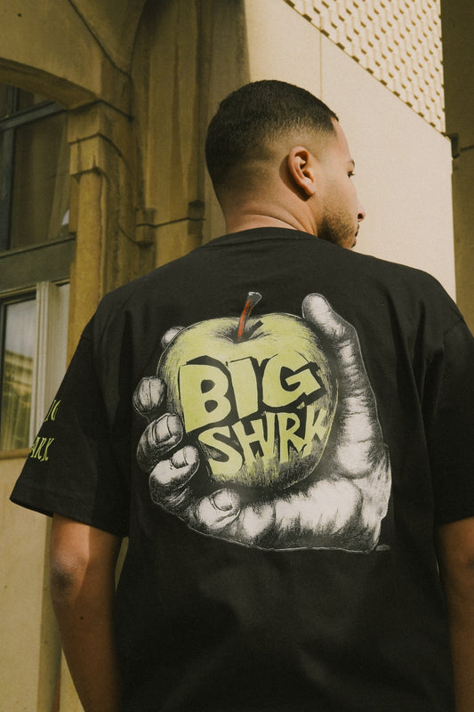 T-shirt APPLE